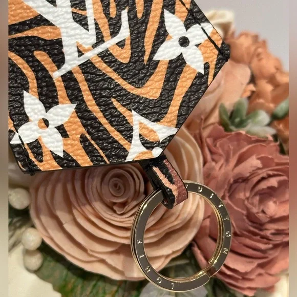 Louis Vuitton Limited Jungle Collection Luggage Tag Lanyard Keyring - Picture 4 of 8